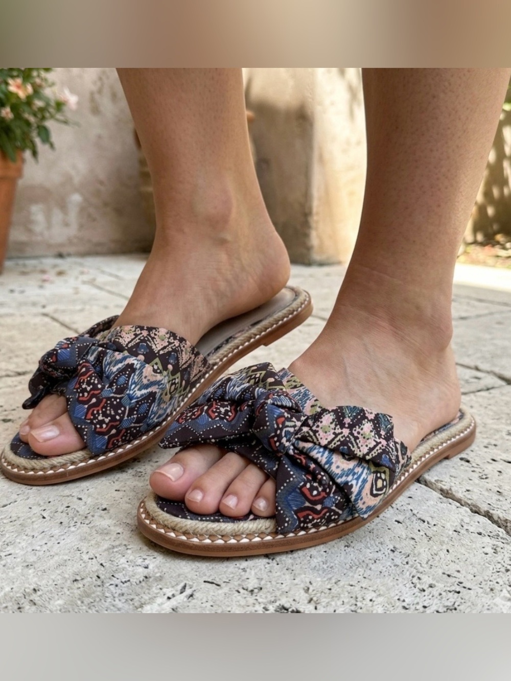 Caslon Bohemian Floral Bow Slide Sandals Sz 8